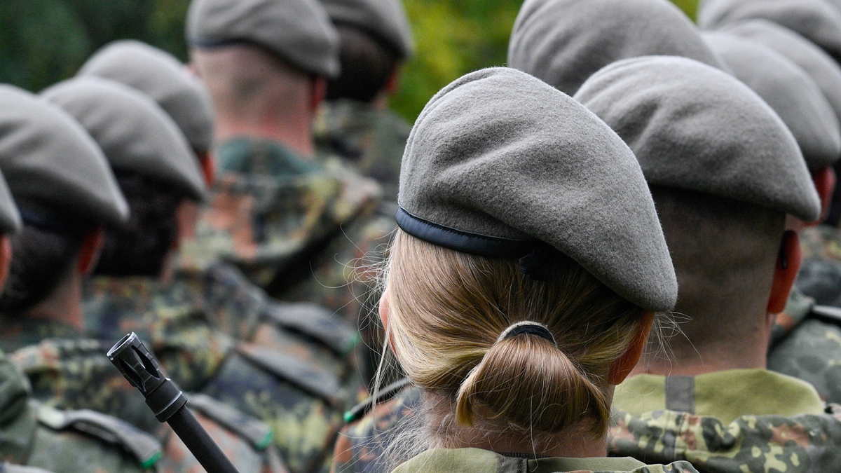 Wehrpflicht-Debatte spaltet Politik