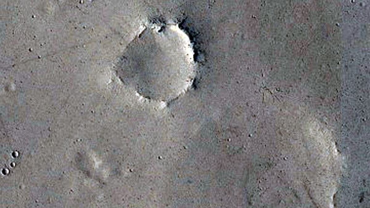 NASA veröffentlicht Foto: Unbekanntes Objekt schlägt auf Mars ein