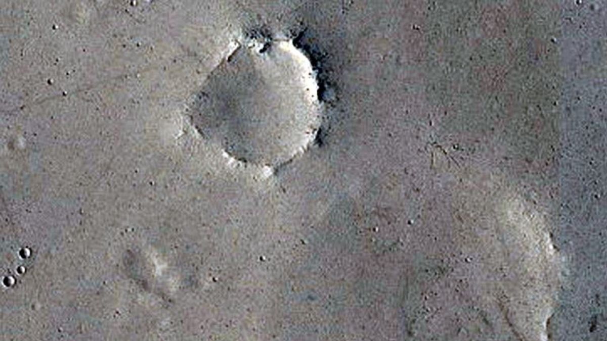 NASA veröffentlicht Foto: Unbekanntes Objekt schlägt auf Mars ein