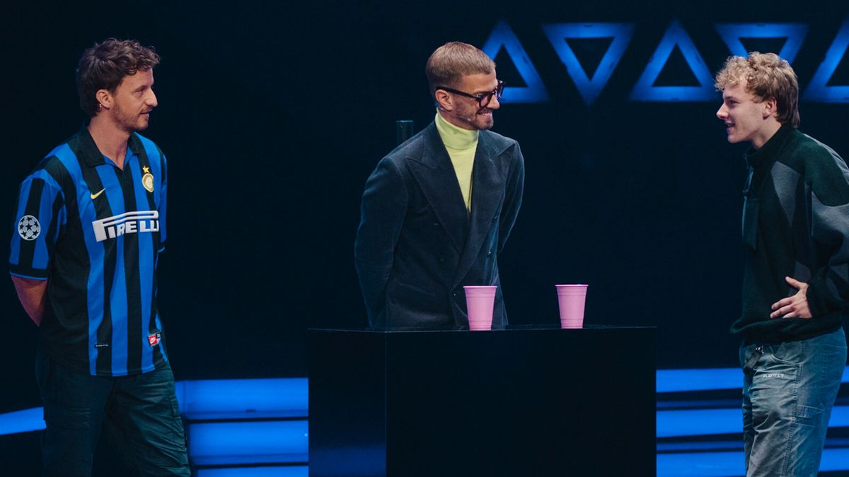 Zuschauer packt Bierpong-Skills für Tommi Schmitt aus