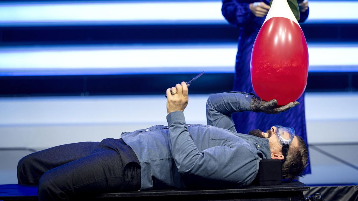 Der Verlierer bekommt Wasserballons ins Gesicht