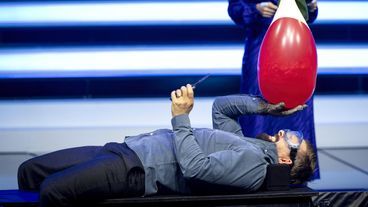 Der Verlierer bekommt Wasserballons ins Gesicht