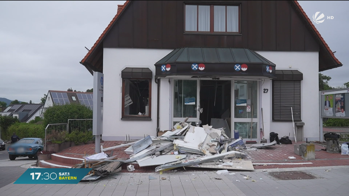 Geldautomaten in Franken gesprengt: Täter auf der Flucht
