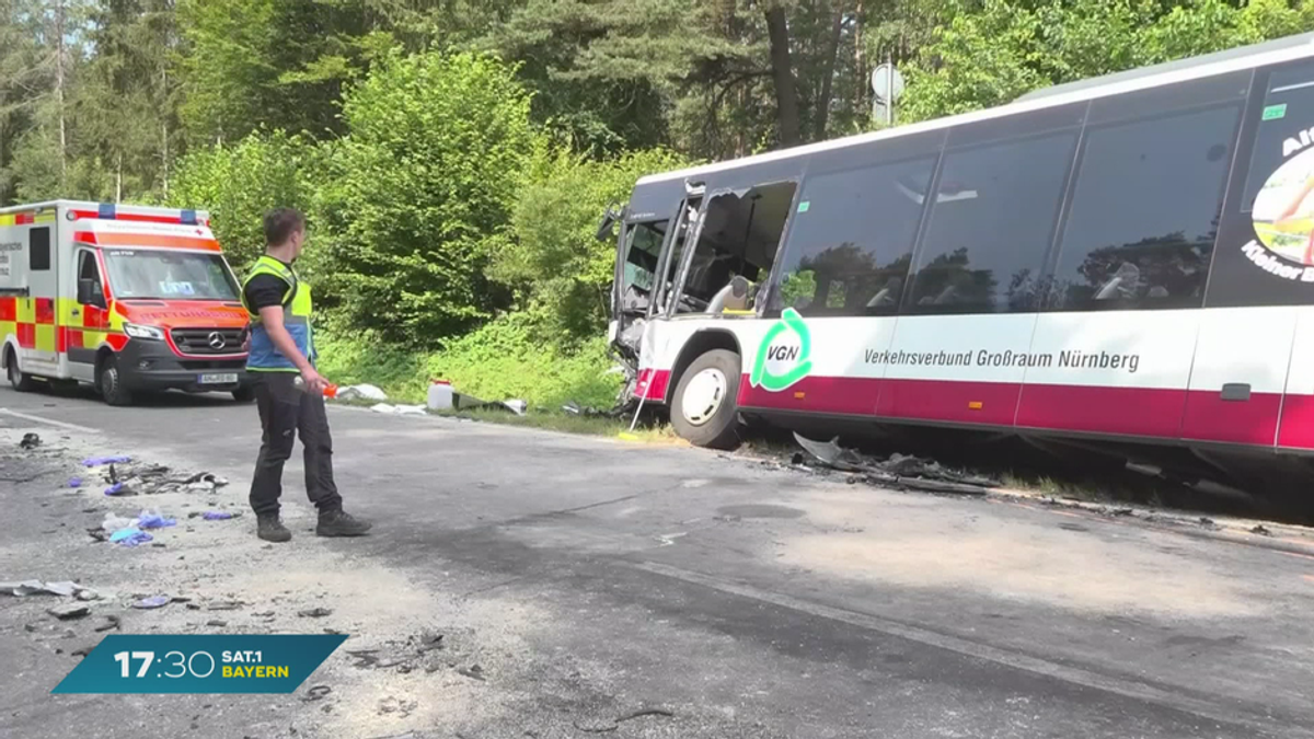 Schwerer Bus-Unfall in Bechhofen: Junge Mutter stirbt, Kind schwer verletzt