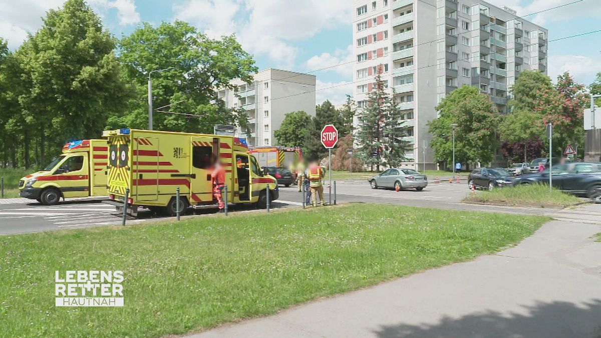 Einsatzgebiet Dresden: Autounfall auf dem Weg zum Krankenhaus