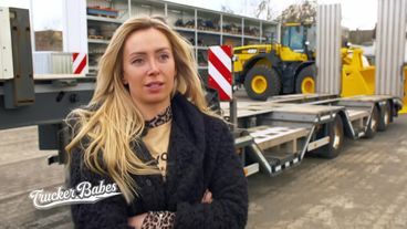 Für "Asphalt-Fee" Julia steht heute eine Premiere an