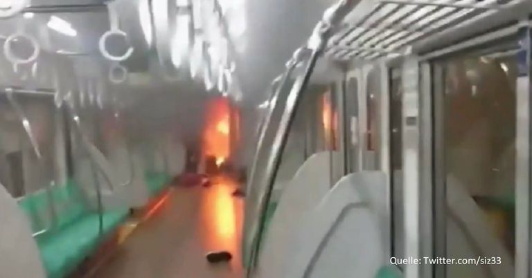 Horror-Szenen in U-Bahn: Als "Joker" verkleideter Mann attackiert Fahrgäste