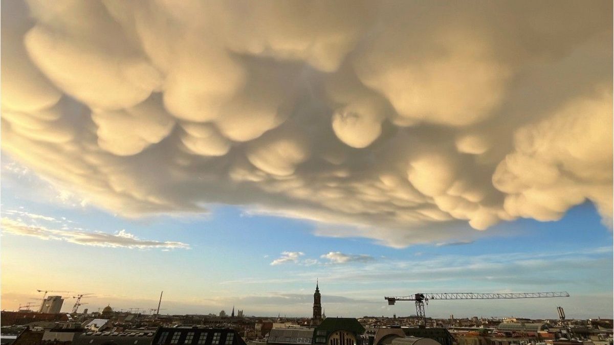 "Brustwolken": Sturmtief "Klaus" beschert Berlin seltenes Naturspektakel