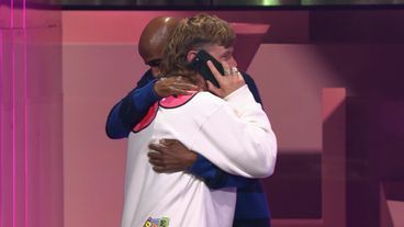 „I love you, daddy!“ Teddy telefoniert mit Reas Vater I Hallo? Wer quizzn da?
