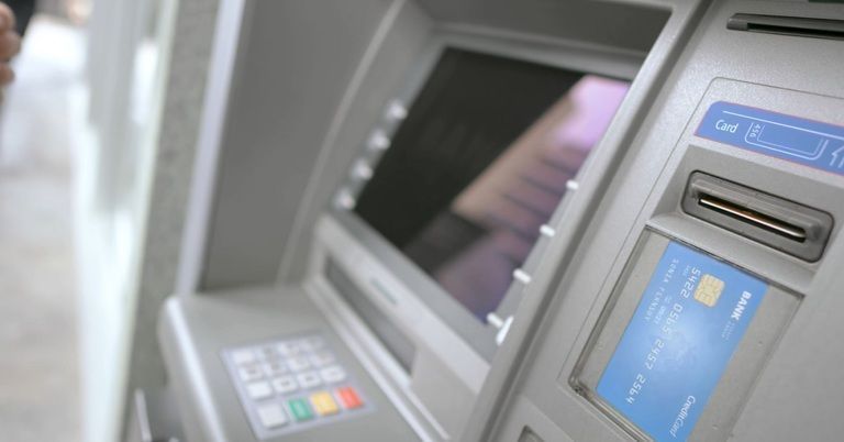 Immer weniger Geldautomaten: Wie man sonst an Bargeld kommt