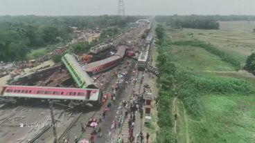 Mehrere Züge stoßen zusammen: Hunderte Tote in Indien