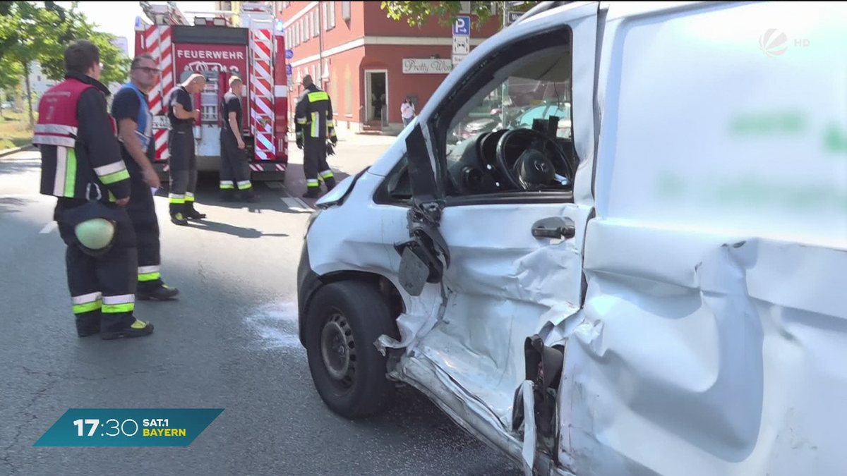 Unfall in Nürnberg: Lieferfahrzeug kollidiert mit Straßenbahn