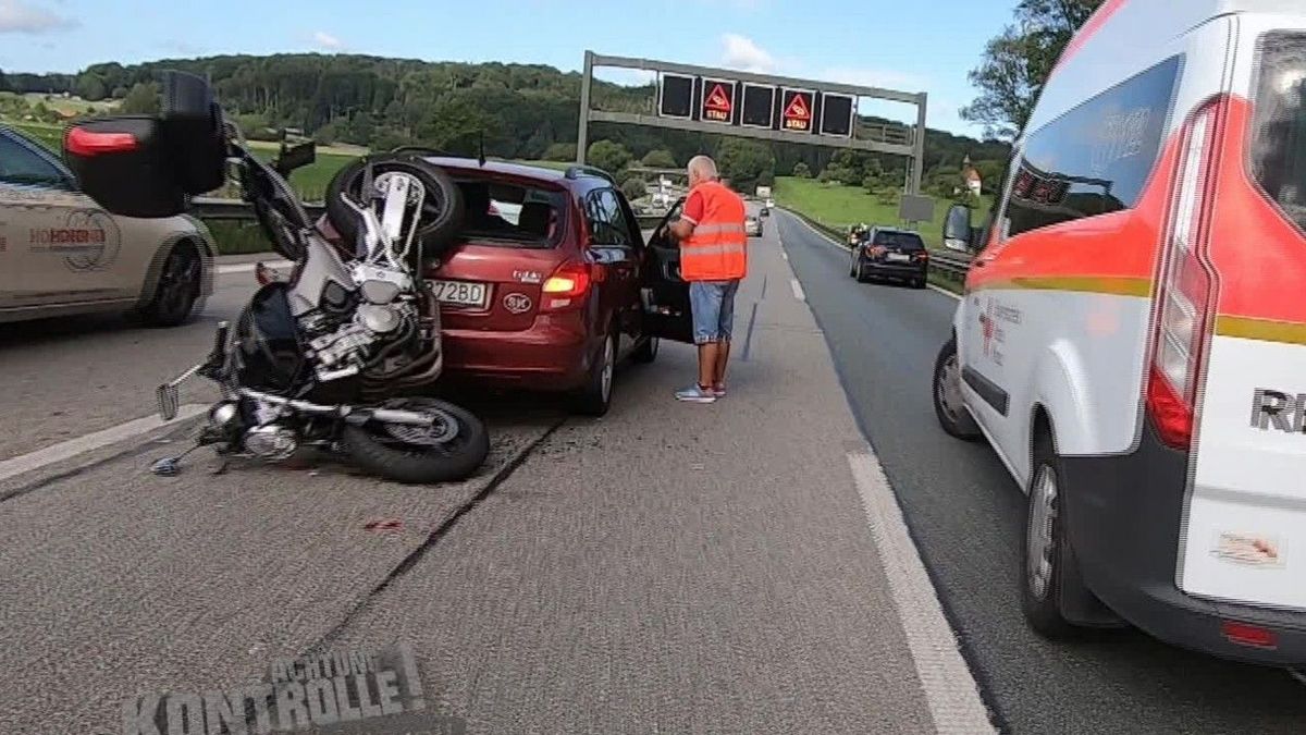 Motorrad-Unfall auf A8: Aufnahmen zeigen heftige Zerstörung