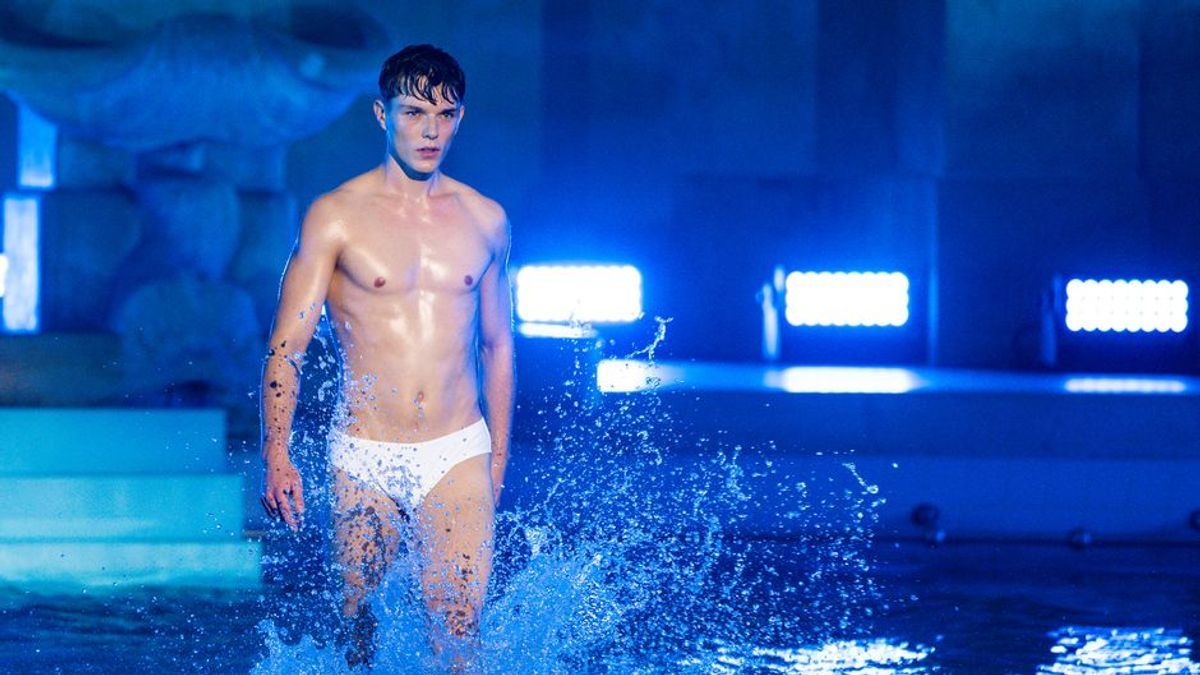 Nasser Laufsteg, heiße Models: Wer überzeugt und wer geht baden?