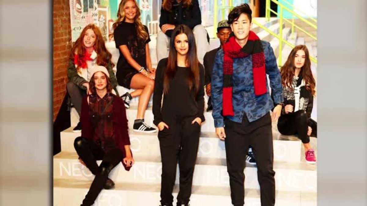 Selena Gomez eröffnet die New York Fashion Week 2014