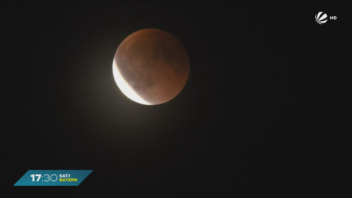 Seltene Mondfinsternis: Roter Mond über Bayern zu sehen