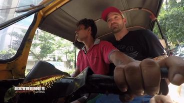 Der schlimmste Straßenverkehr der Welt. Niels im Tuk Tuk in Mumbai