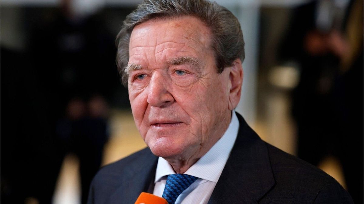 Jetzt wird's ernst: Schröder soll nun seine Privilegien verlieren