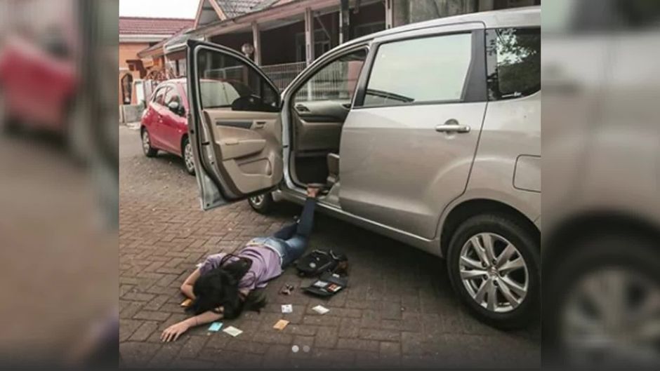 Absurde Challenge: Rich Kids fallen absichtlich aus Auto