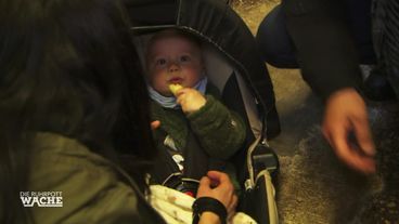 Baby allein an der Bar
