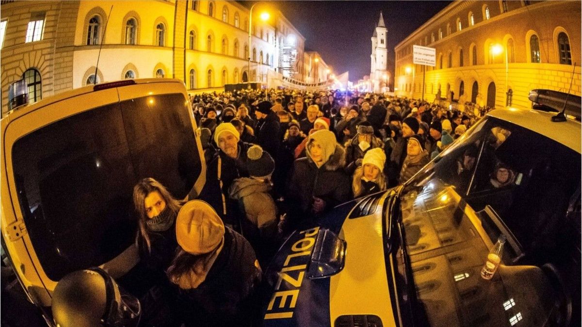 Protest gegen Corona-Auflagen eskaliert: Ausschreitungen in München