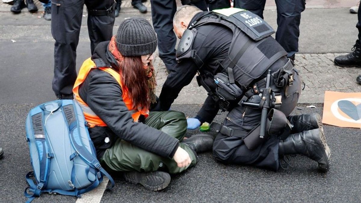 Polizei bittet Klima-Kleber zur Kasse: Was die Aktionen kosten