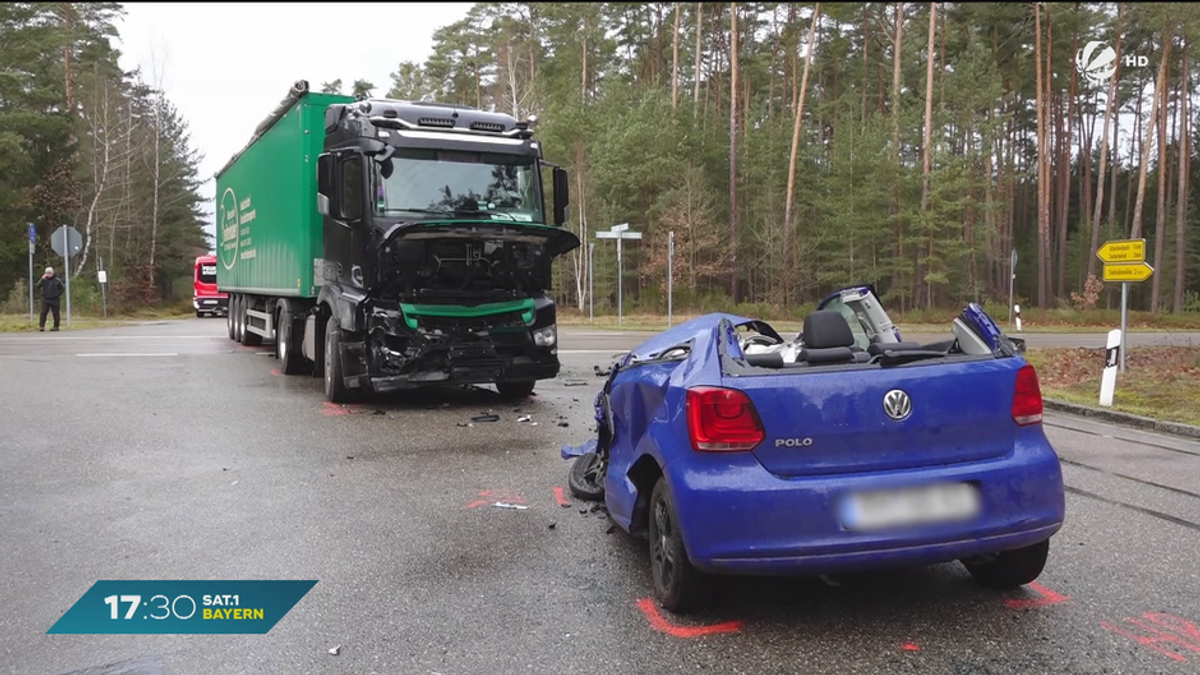 Unfall in Heideck bei Roth: Lkw prallt mit Auto zusammen