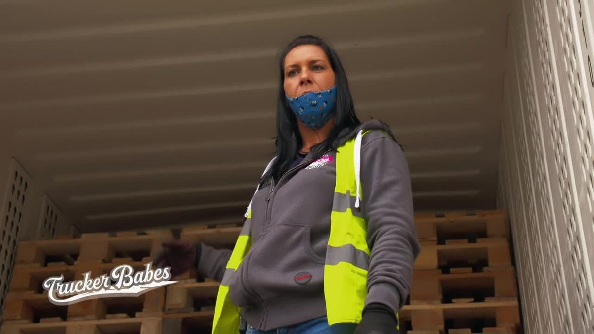 Trucker Babes - 400 PS in Frauenhand