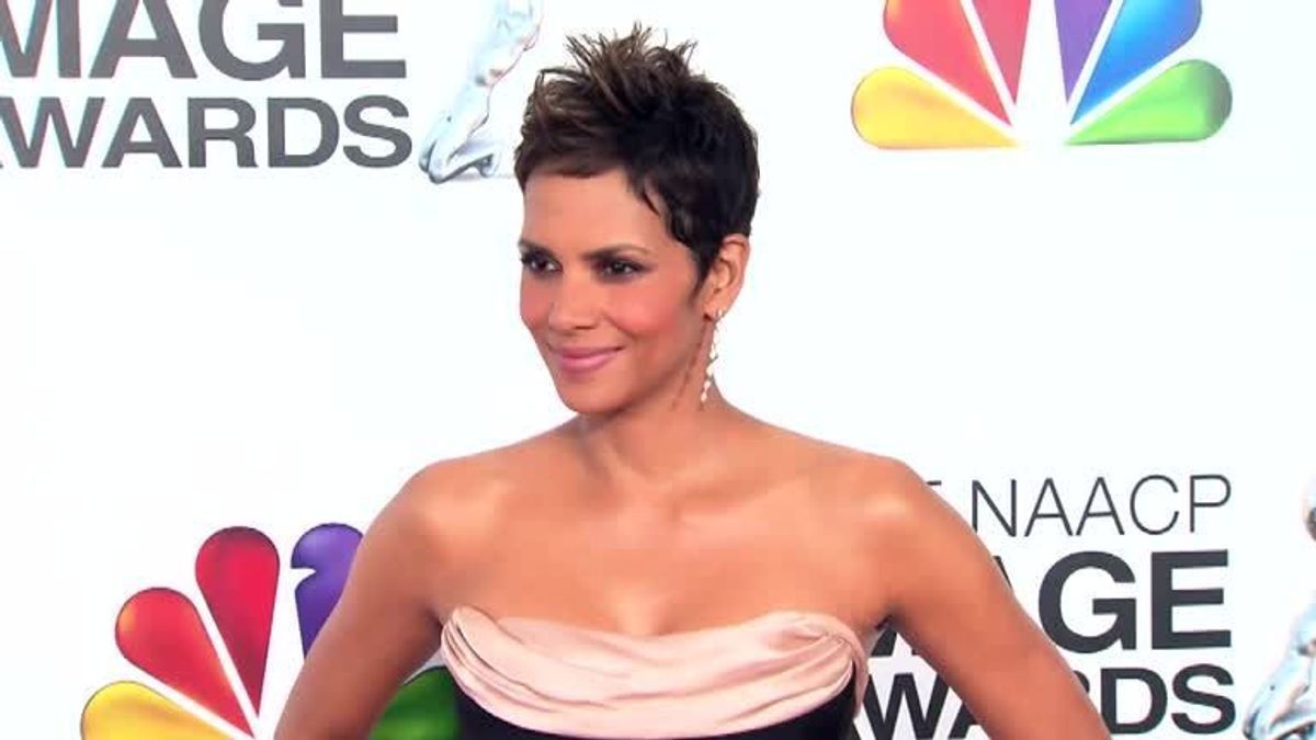 Halle Berry ist ein wahres Multitasking-Talent