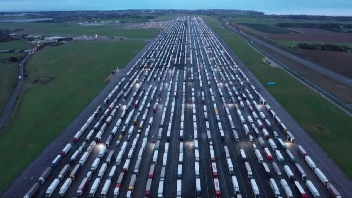 Mega-Stau in England: Tausende LKW-Fahrer gestrandet