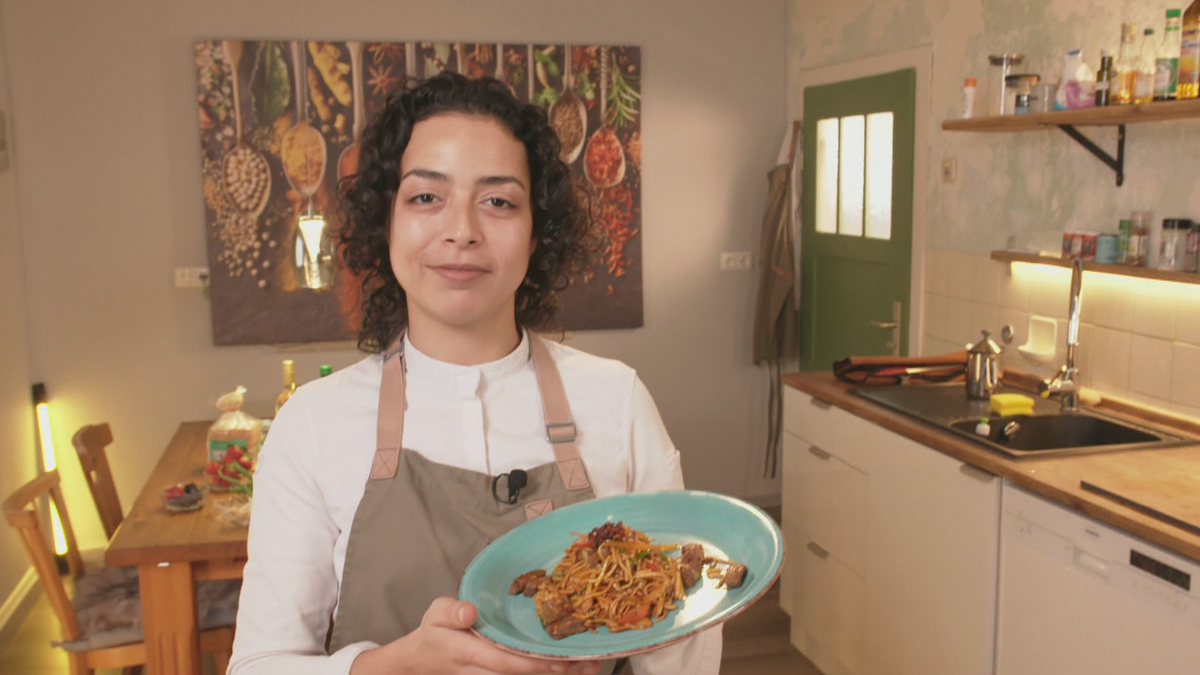 Kulinarische Konserven-Challenge: Anastasia kocht, ohne zu wissen womit