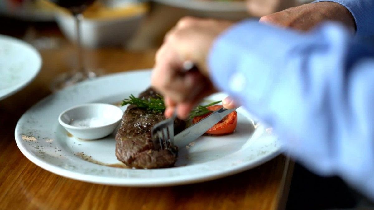 Nach Corona-Ausbruch in Tönnies-Fabrik: Darf man Fleisch bedenkenlos essen?