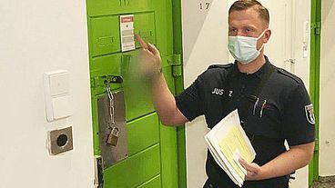 "Man weiß nie was einen hinter der nächsten Tür erwartet!"
