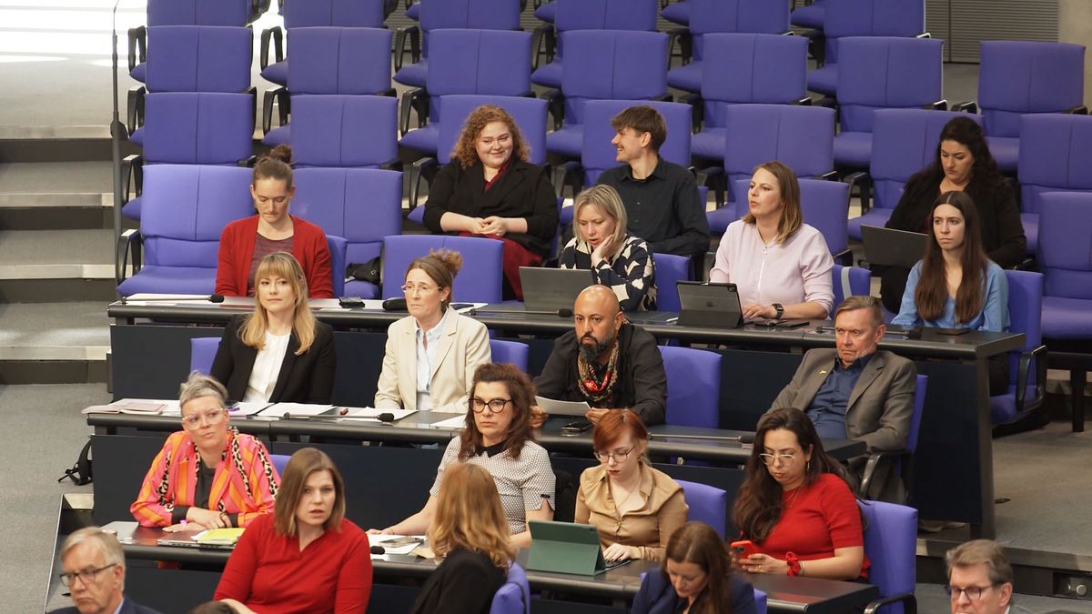 Gehaltscheck Bundestagsabgeordneter: So wirtschaftet der jüngste Abgeordnete!