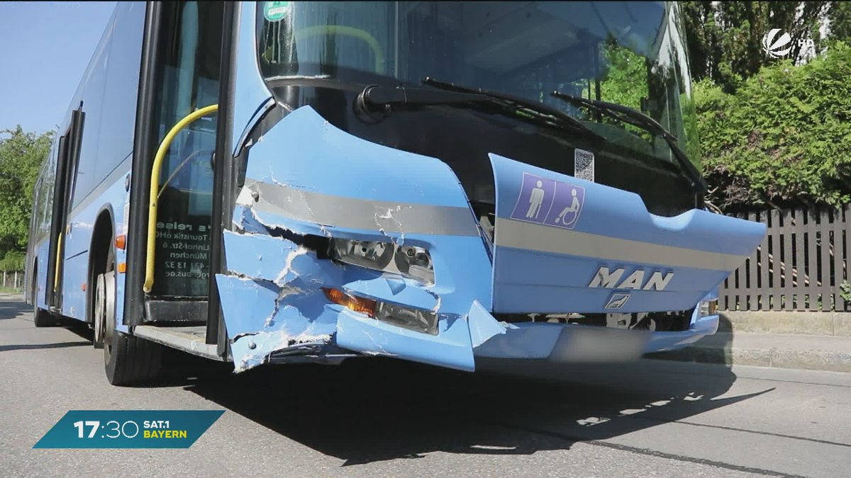 Unfall in München: Bus mit Kita-Gruppe stößt mit Auto zusammen