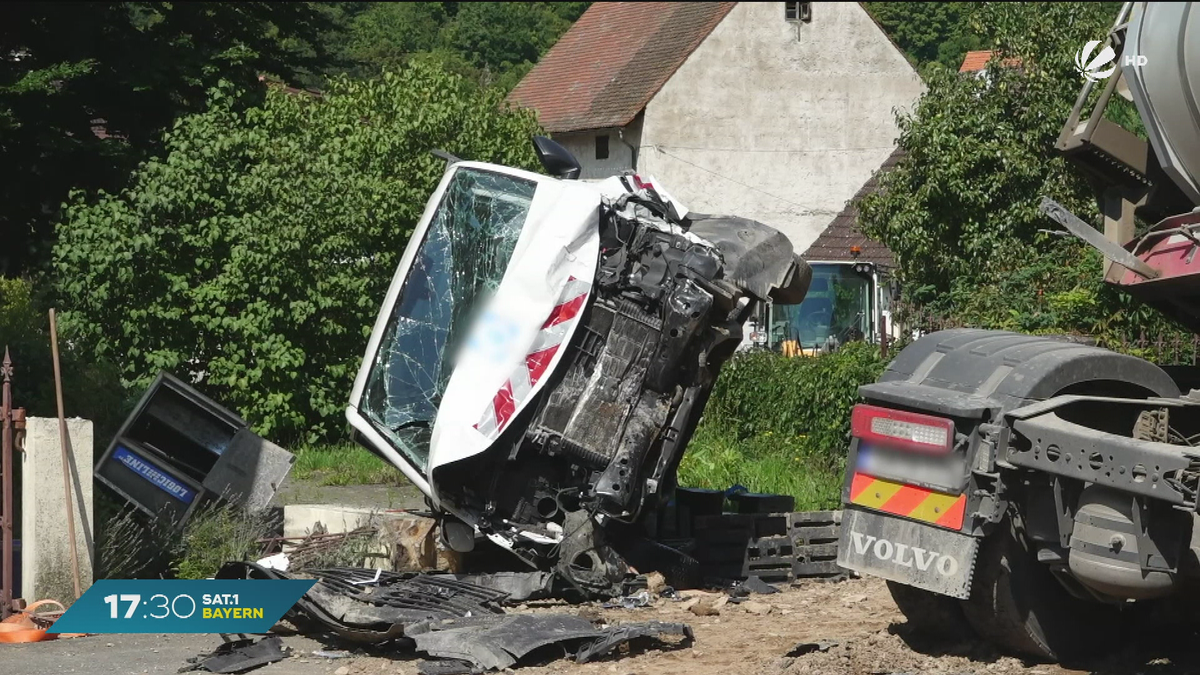 Unfall in Leutenbach: Lkw rammt Baustellenfahrzeug nach Bremsversagen