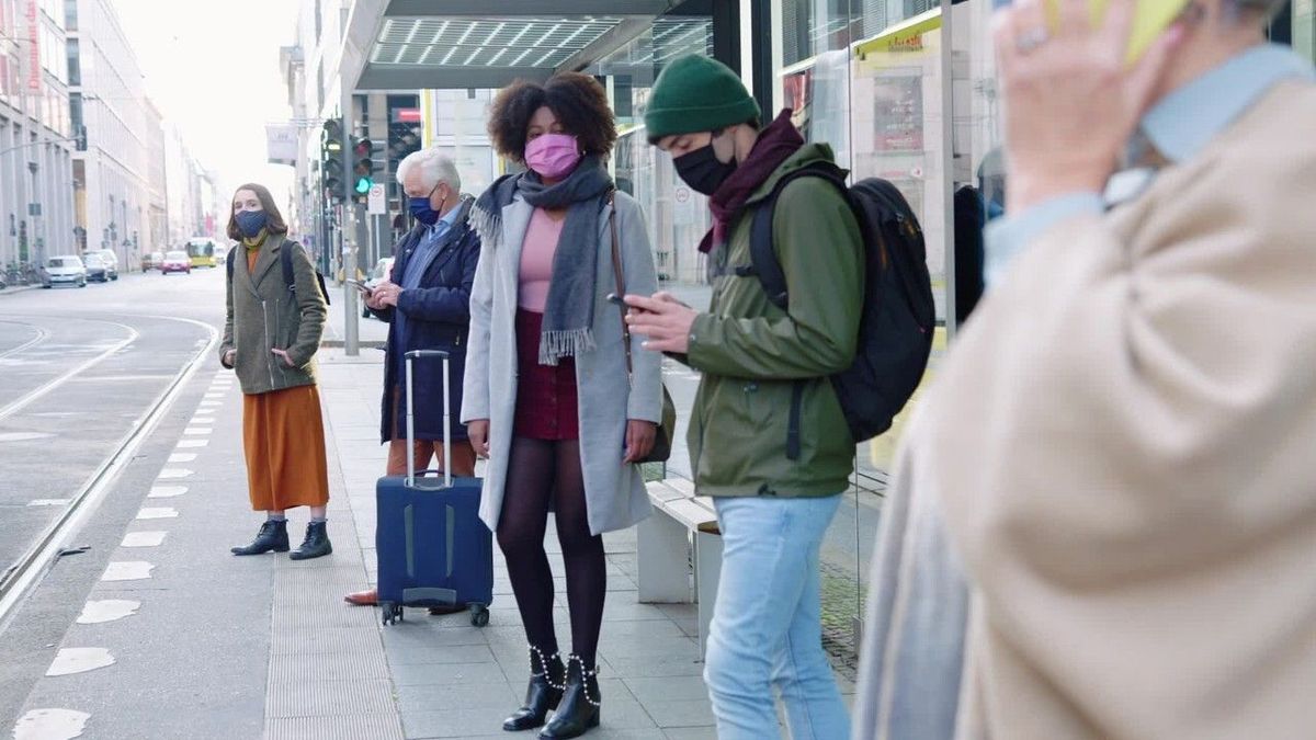 Umfrage zeigt enorme Einbrüche: Immer weniger Erwachsene fahren Bus & Bahn