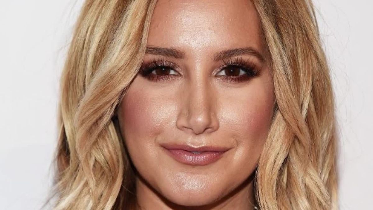 Brust-OP? Dieses Oben-ohne-Foto von Ashley Tisdale ist verdächtig