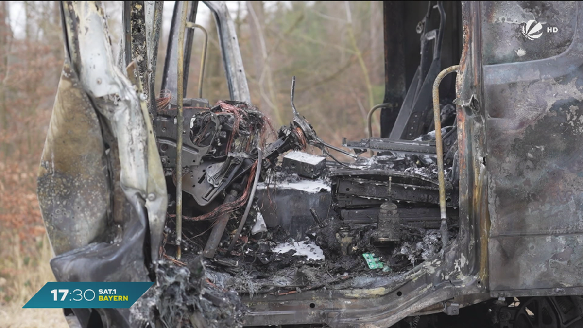 Lastwagen ausgebrannt: LKW in Bittenbrunn in Flammen