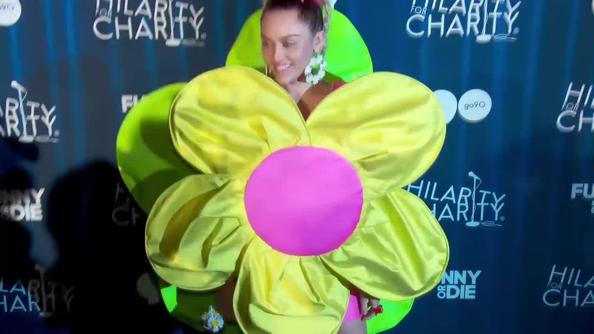 Miley Cyrus als singende Blume bei James Franco