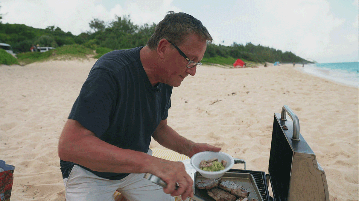 Dirk Hoffmann kocht verrücktes Strandessen