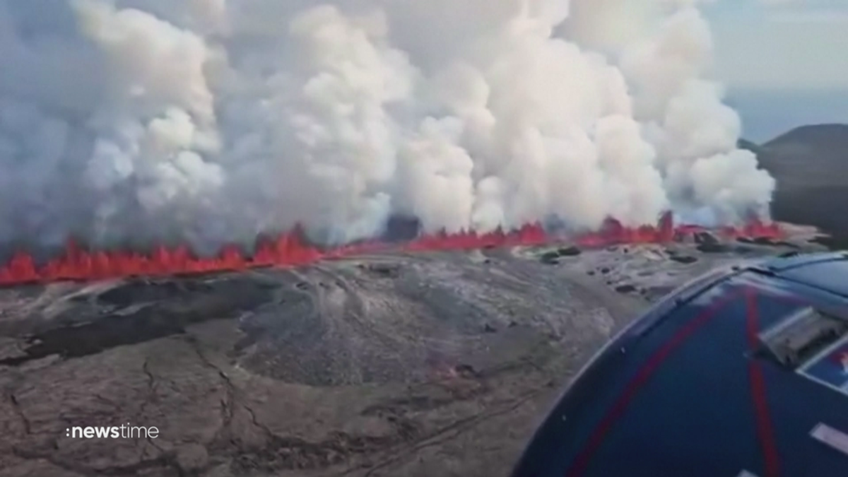Riesige Lava-Fontänen: Isländischer Vulkan speit Feuer bis zu 50 Meter hoch