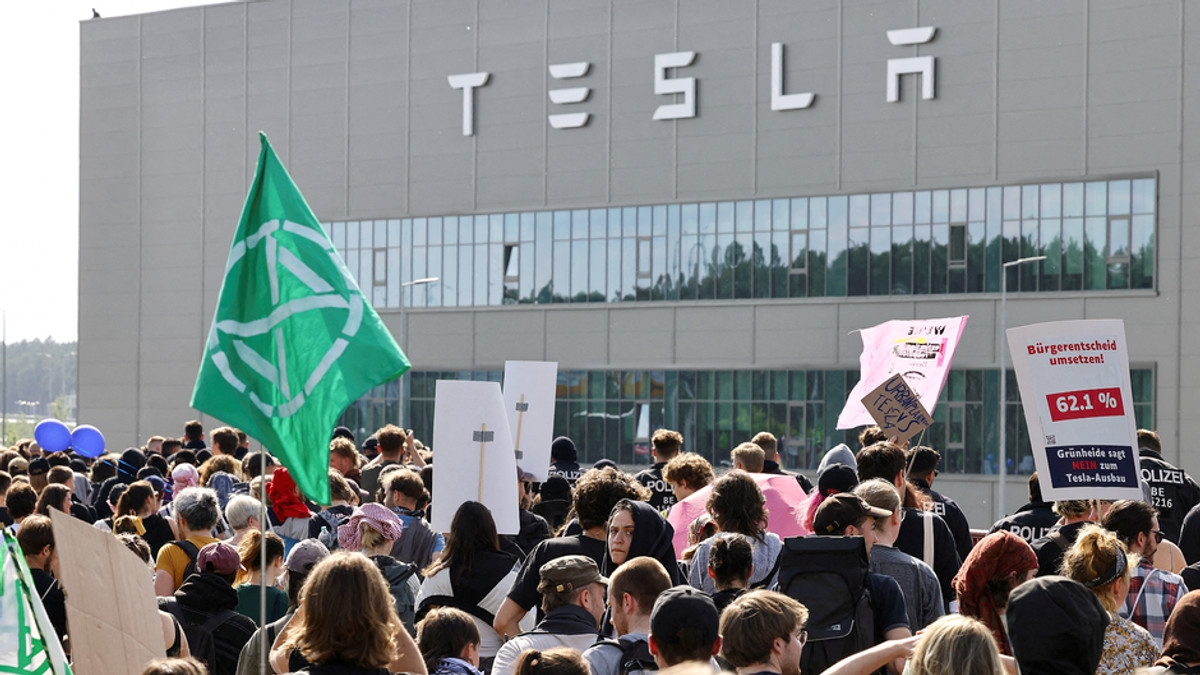 Grünes Licht für Tesla: Bürger und Umweltaktivisten bereiten Klage vor