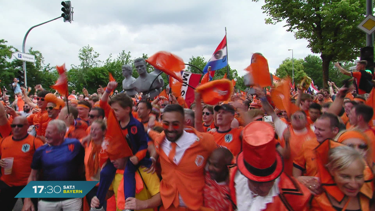 München leuchtet orange: Fan-Marsch der Niederländer