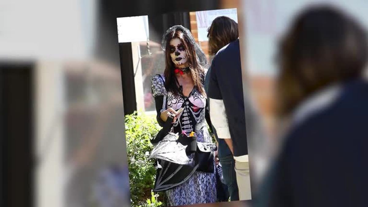 Sandra Bullock als Grusel-Skelett