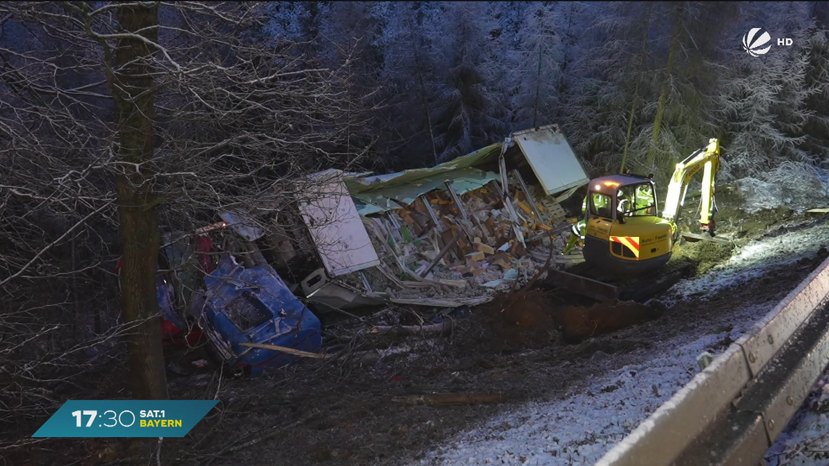 15 Tonnen Eier geladen: LKW verunglückt auf A93