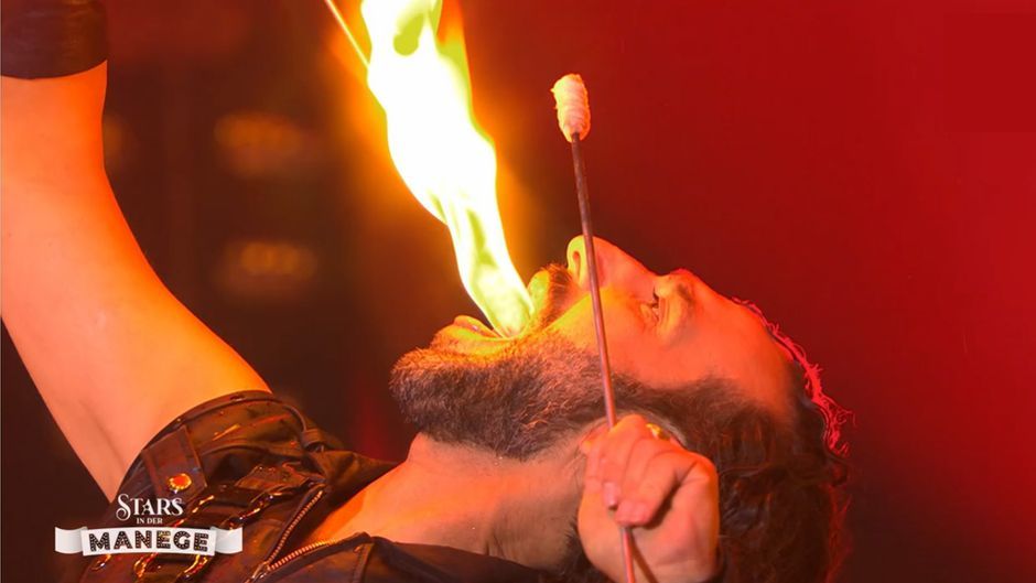 Jetzt wird’s heiß: Massimo Sinató spielt mit dem Feuer!