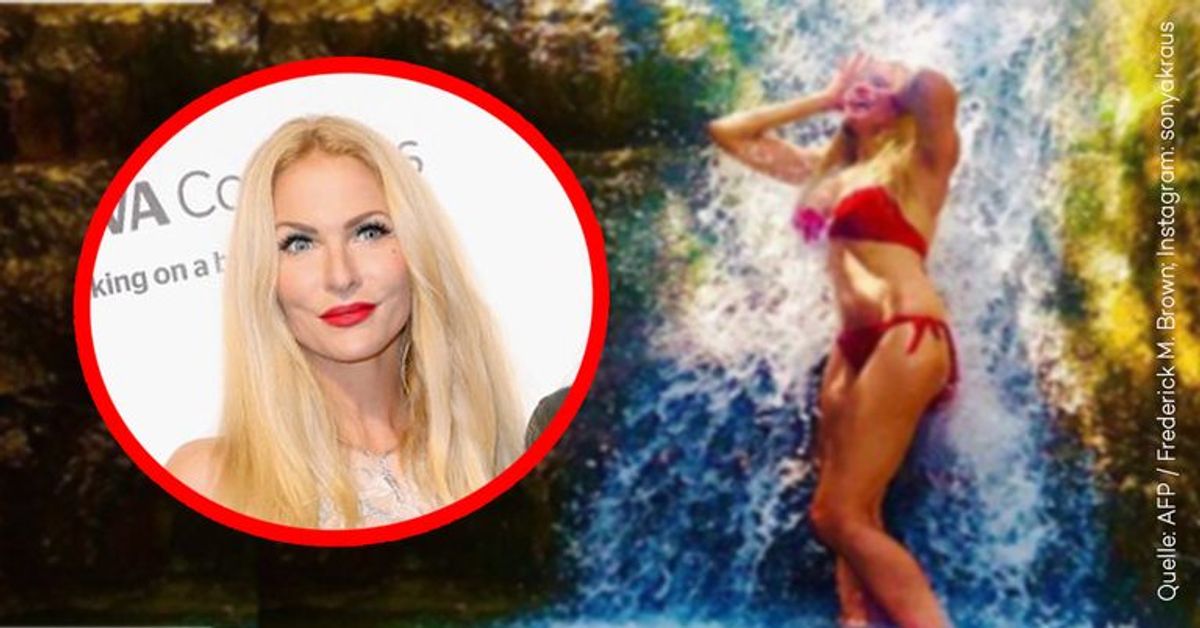 Lasziv unterm Wasserfall: Sonya Kraus begeistert im Bikini