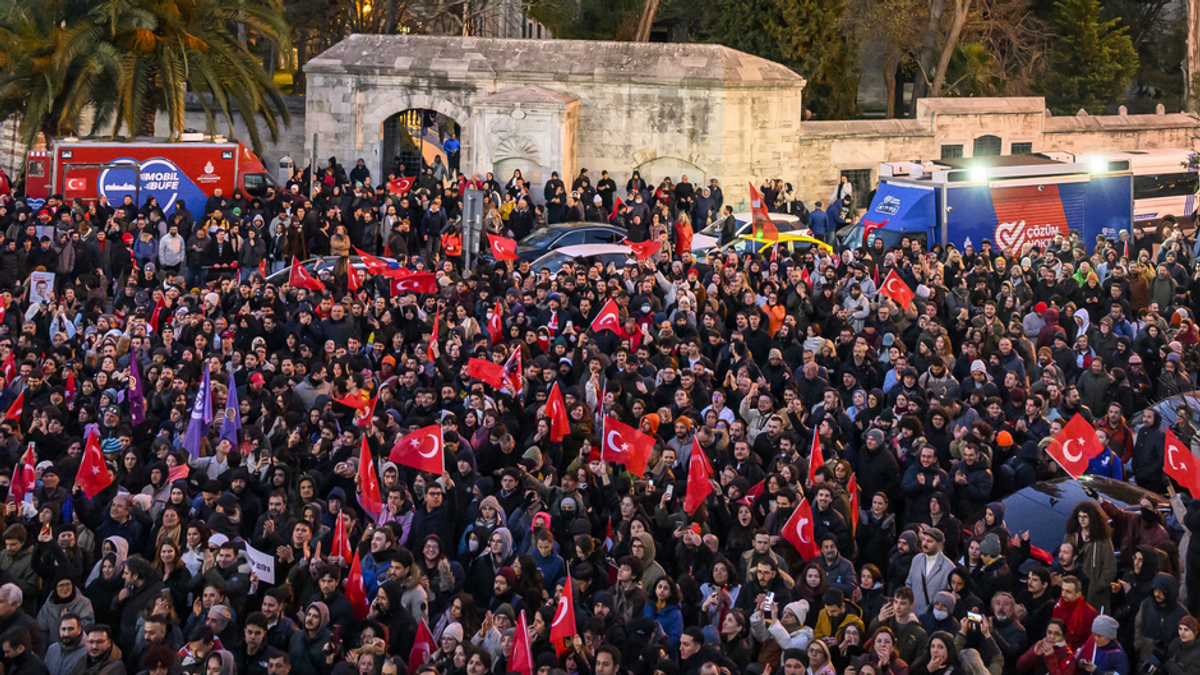 Massendemonstrationen in der Türkei