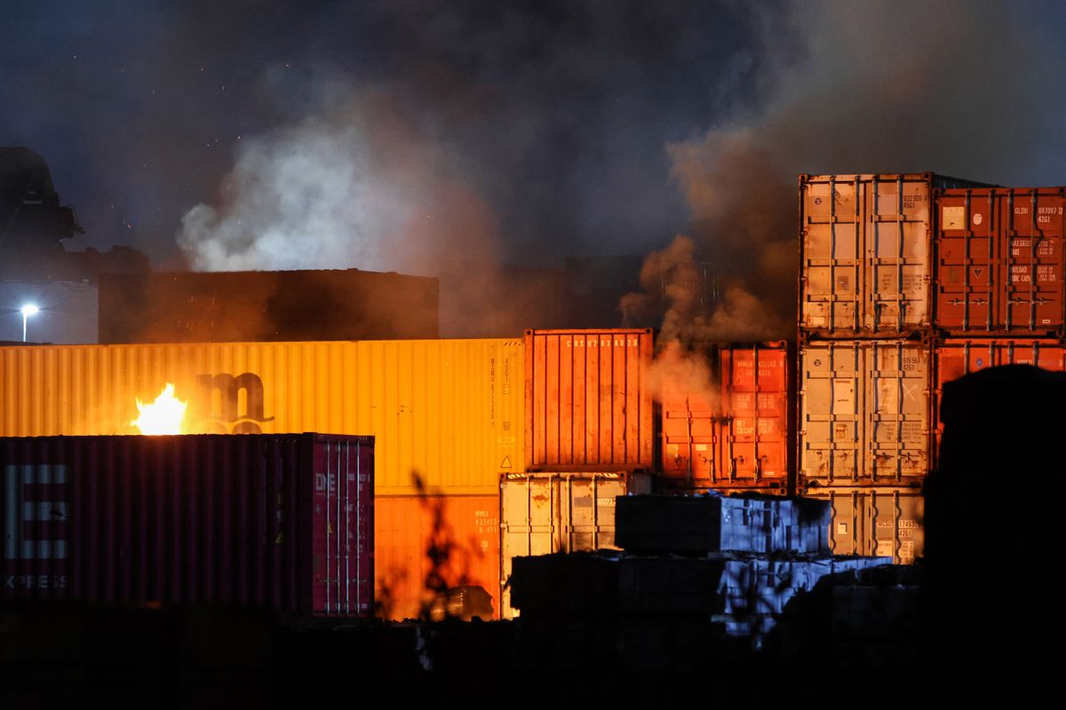 Großbrand in Hamburger Lagerhalle